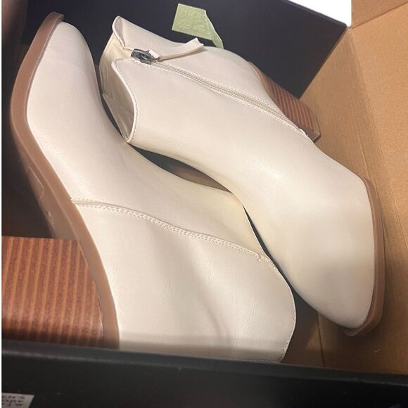 NIB Eloquii Elements Ivory Almond Toe Booties Sz 7.5 W Block Heel - Picture 10 of 16